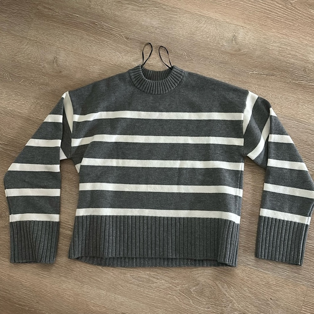 H&M gray and white striped sweater extra small XS